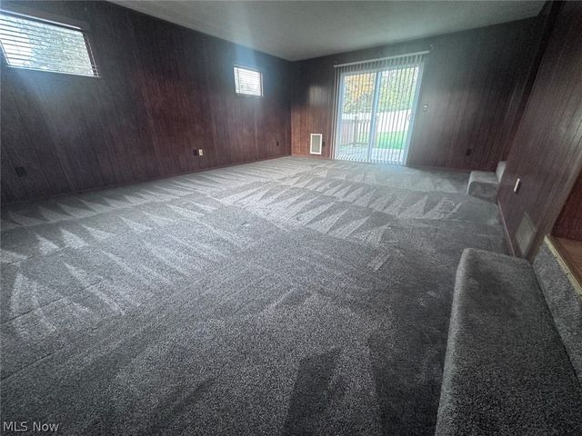 417 Otis Court SE, Girard, OH 44420