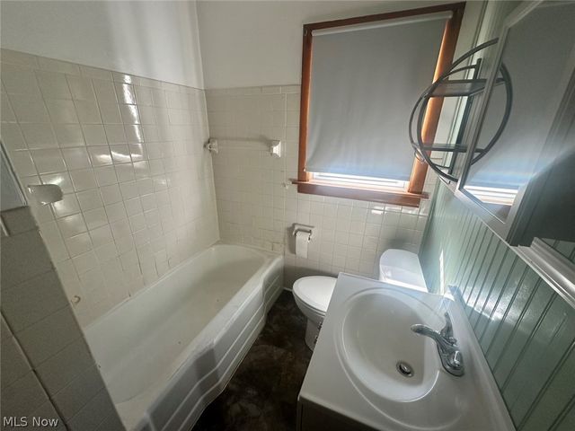 417 Otis Court SE, Girard, OH 44420