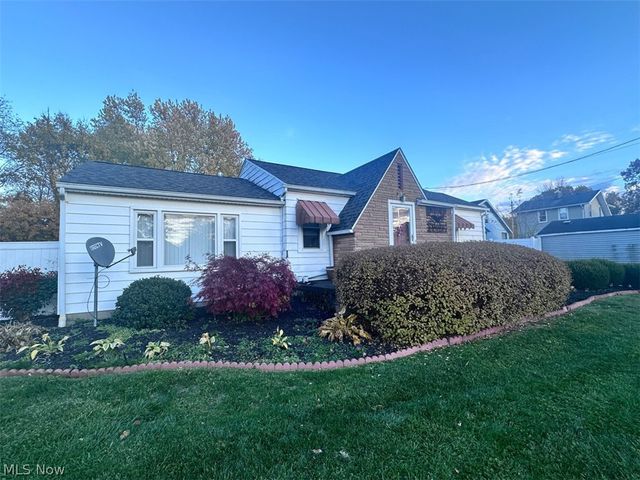 417 Otis Court SE, Girard, OH 44420