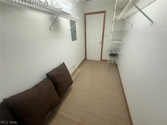 417 Otis Court SE, Girard, OH 44420