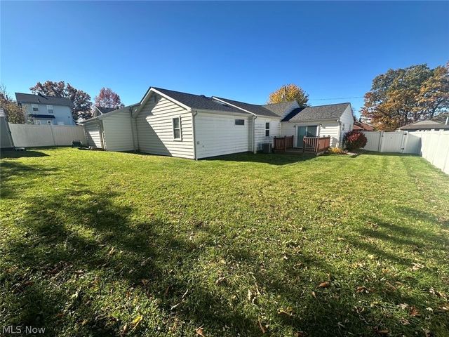 417 Otis Court SE, Girard, OH 44420