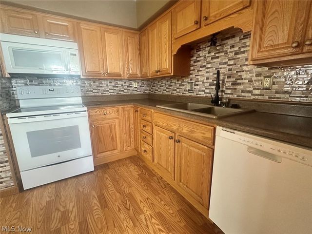 417 Otis Court SE, Girard, OH 44420