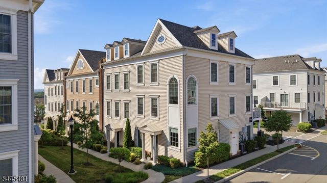 197 Roosevelt Dr, Wood-ridge Boro, NJ 07075