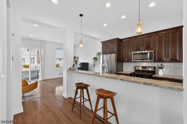 197 Roosevelt Dr, Wood-ridge Boro, NJ 07075