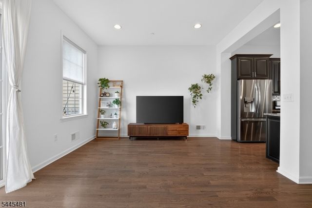 197 Roosevelt Dr, Wood-ridge Boro, NJ 07075