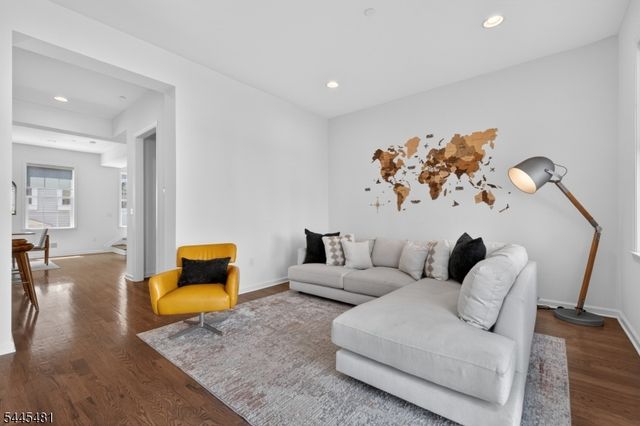 197 Roosevelt Dr, Wood-ridge Boro, NJ 07075