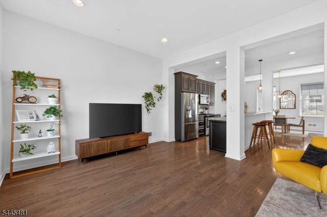 197 Roosevelt Dr, Wood-ridge Boro, NJ 07075