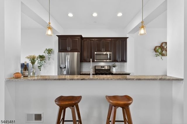 197 Roosevelt Dr, Wood-ridge Boro, NJ 07075