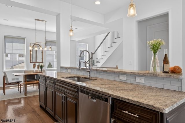 197 Roosevelt Dr, Wood-ridge Boro, NJ 07075