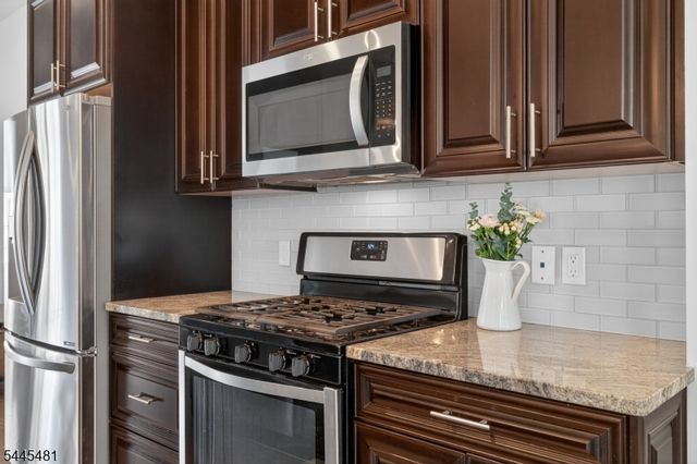 197 Roosevelt Dr, Wood-ridge Boro, NJ 07075