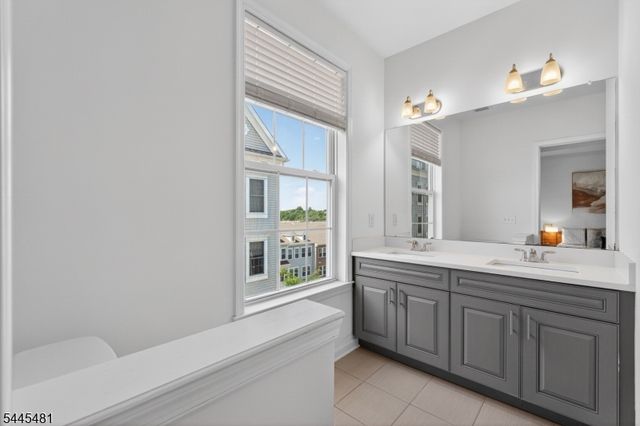 197 Roosevelt Dr, Wood-ridge Boro, NJ 07075