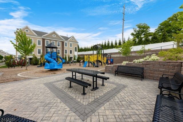 197 Roosevelt Dr, Wood-ridge Boro, NJ 07075