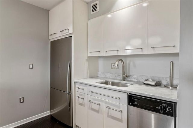 4545 Wornall Road LE4, Kansas City, MO 64111