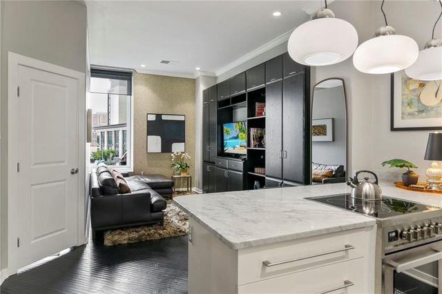 4545 Wornall Road LE4, Kansas City, MO 64111