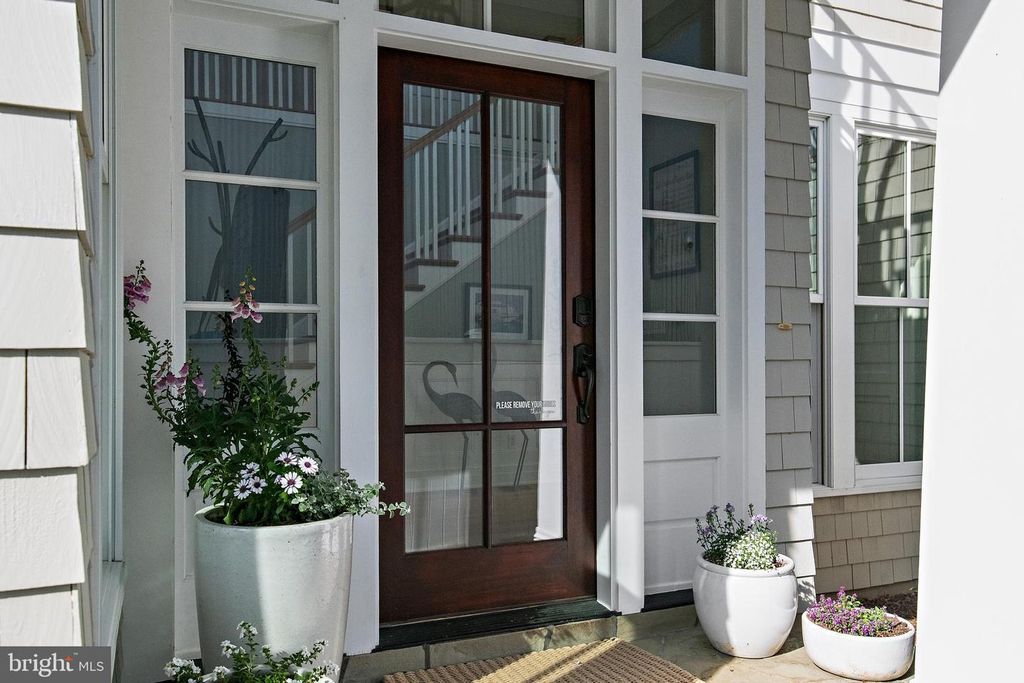 Image 11 of property listing at 906 CREEK DR, Annapolis, MD 21403