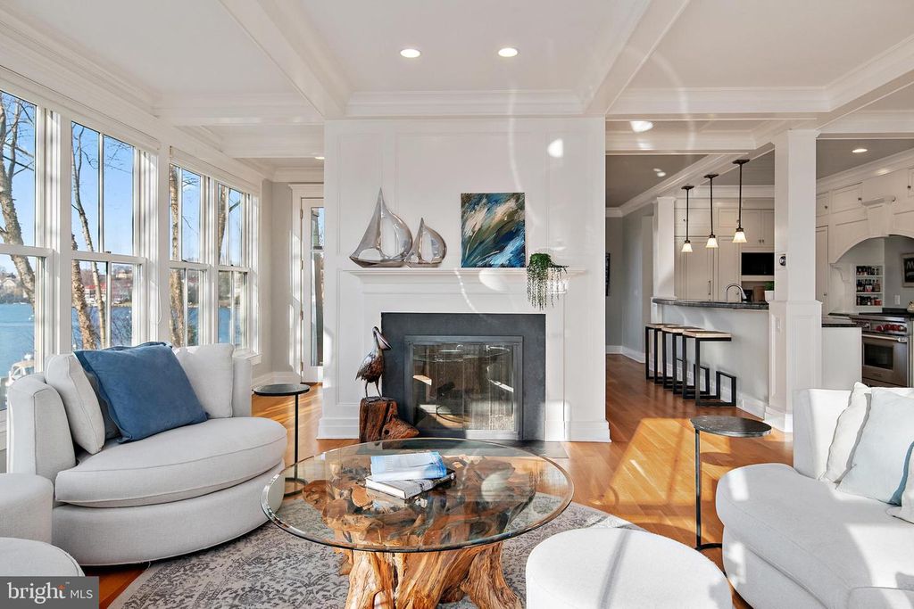 Image 18 of property listing at 906 CREEK DR, Annapolis, MD 21403