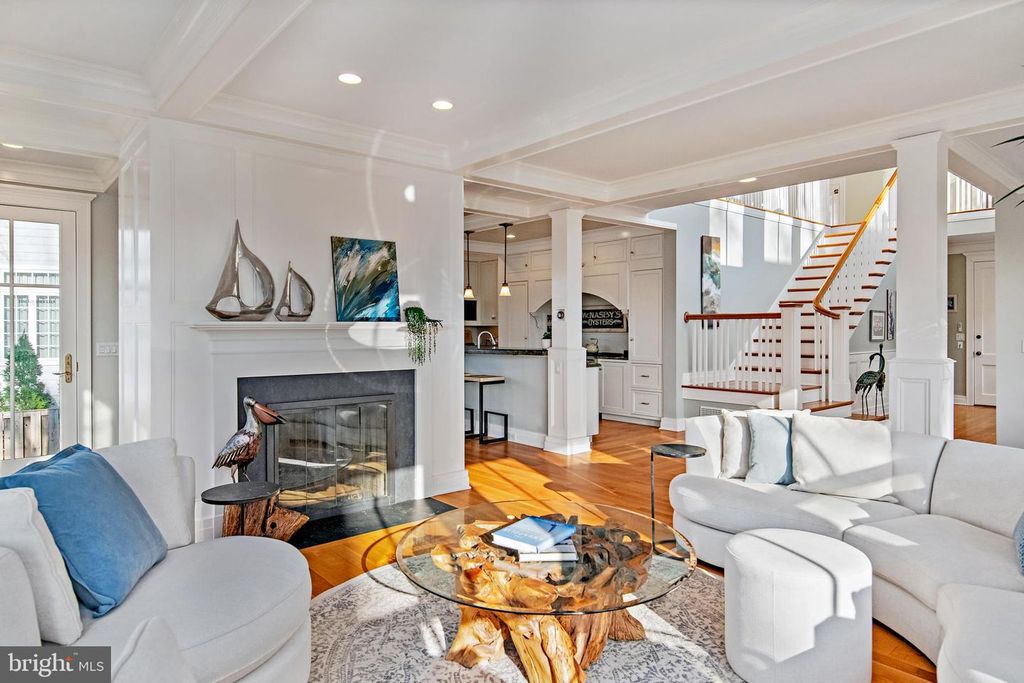 Image 20 of property listing at 906 CREEK DR, Annapolis, MD 21403