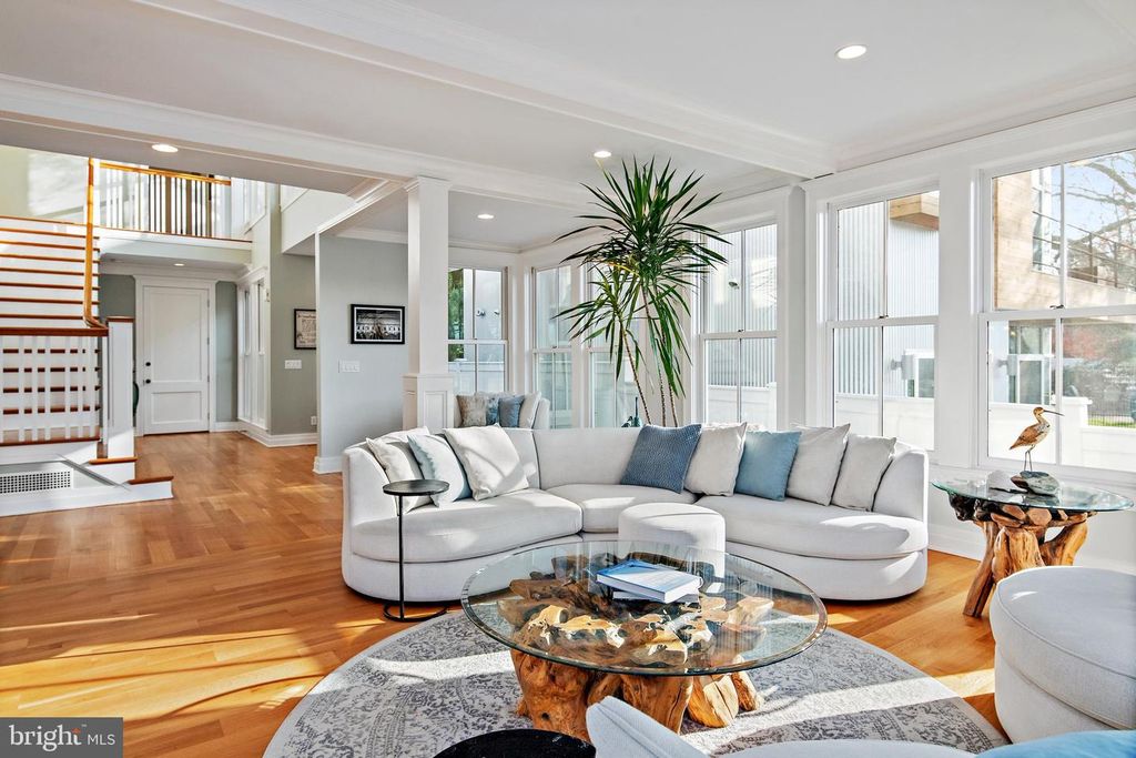 Image 21 of property listing at 906 CREEK DR, Annapolis, MD 21403