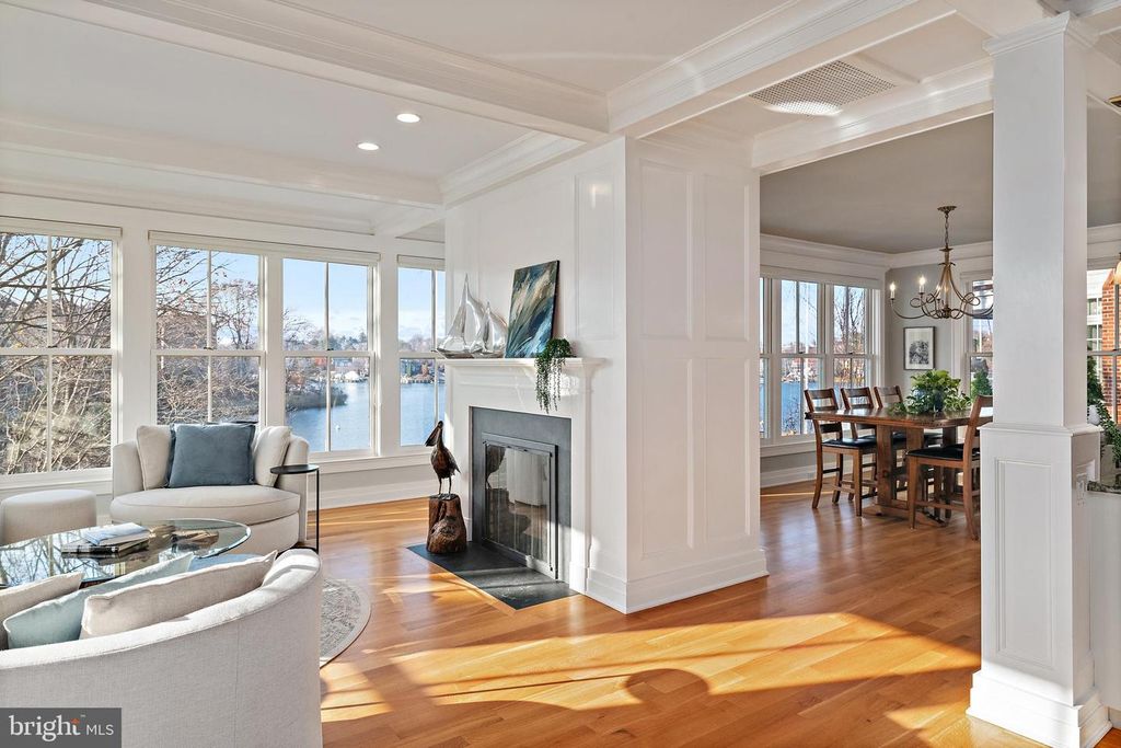 Image 22 of property listing at 906 CREEK DR, Annapolis, MD 21403