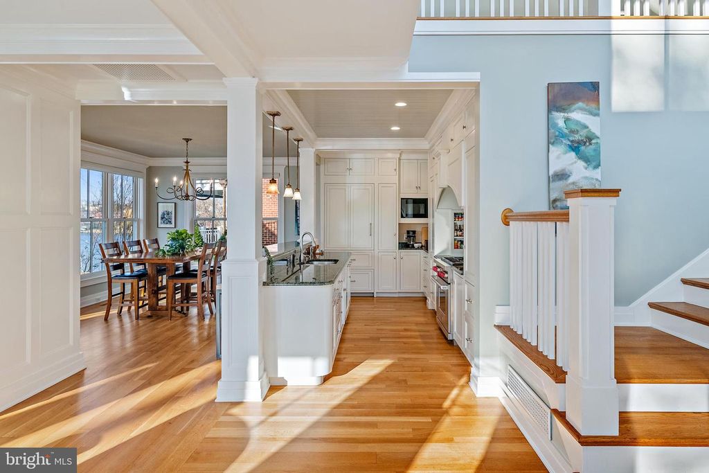 Image 23 of property listing at 906 CREEK DR, Annapolis, MD 21403