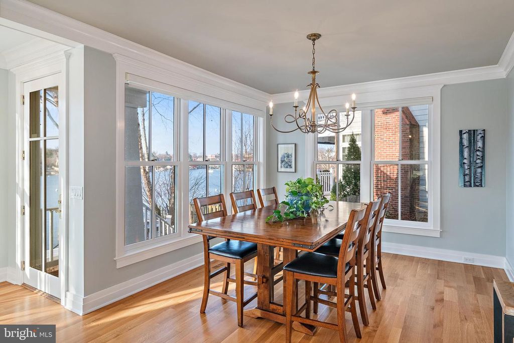 Image 24 of property listing at 906 CREEK DR, Annapolis, MD 21403