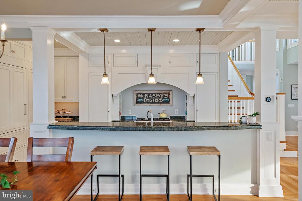 Image 28 of property listing at 906 CREEK DR, Annapolis, MD 21403