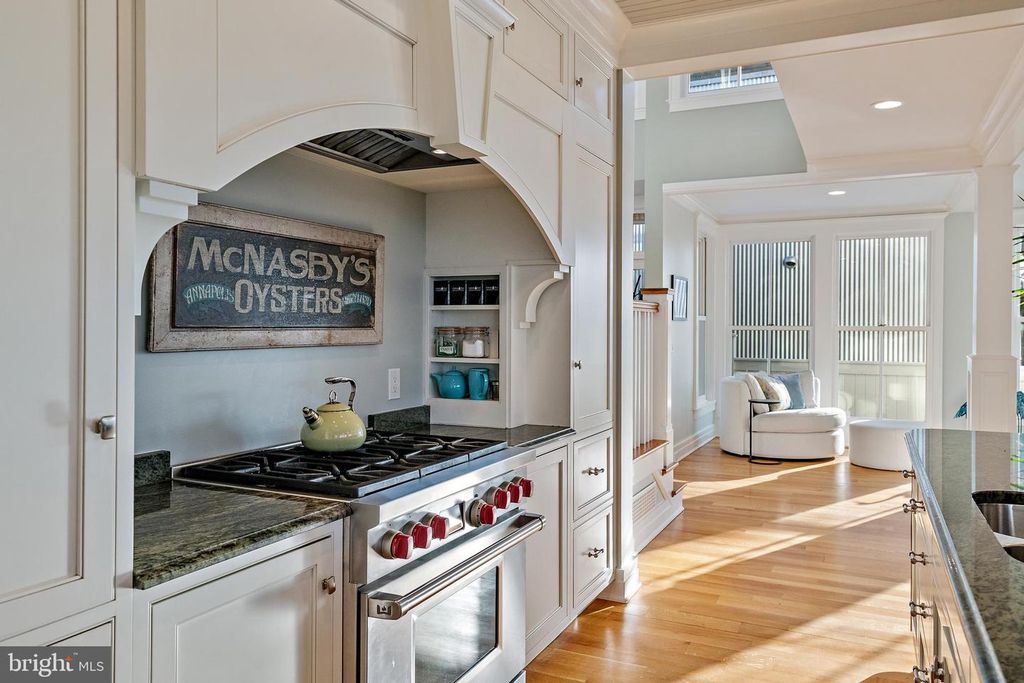 Image 30 of property listing at 906 CREEK DR, Annapolis, MD 21403