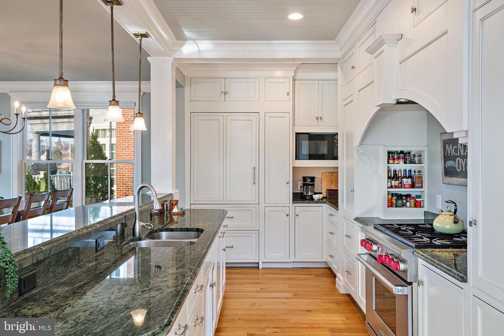 Image 31 of property listing at 906 CREEK DR, Annapolis, MD 21403