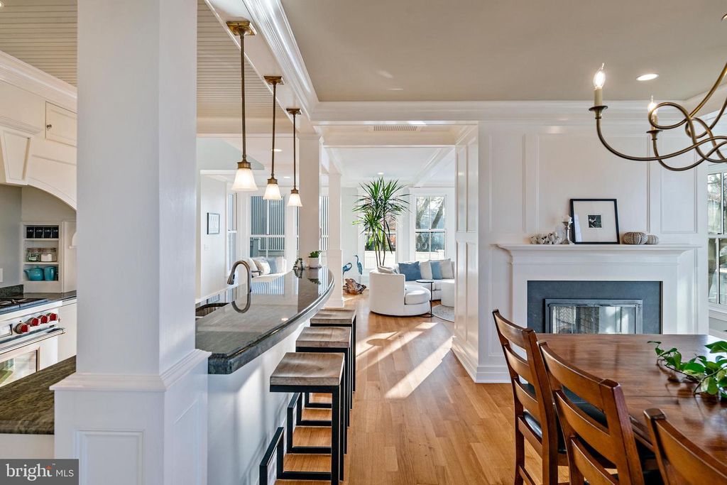 Image 32 of property listing at 906 CREEK DR, Annapolis, MD 21403