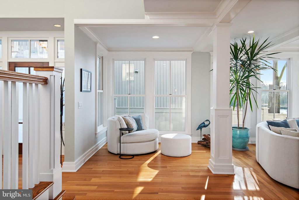 Image 33 of property listing at 906 CREEK DR, Annapolis, MD 21403