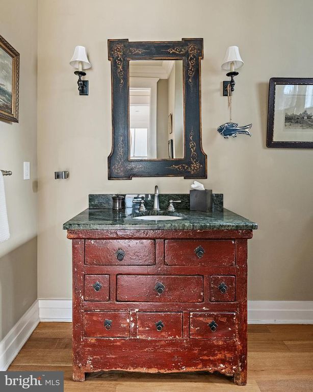 Image 36 of property listing at 906 CREEK DR, Annapolis, MD 21403