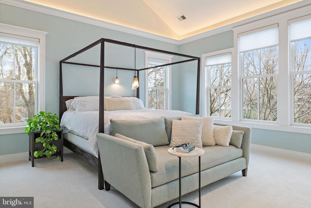 Image 39 of property listing at 906 CREEK DR, Annapolis, MD 21403