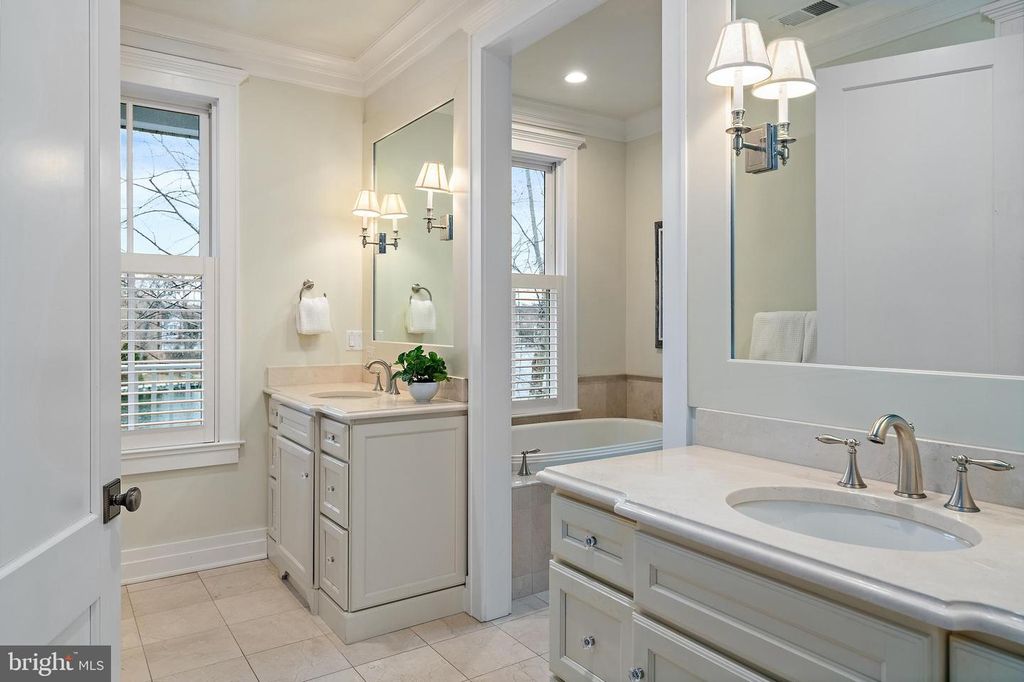 Image 44 of property listing at 906 CREEK DR, Annapolis, MD 21403