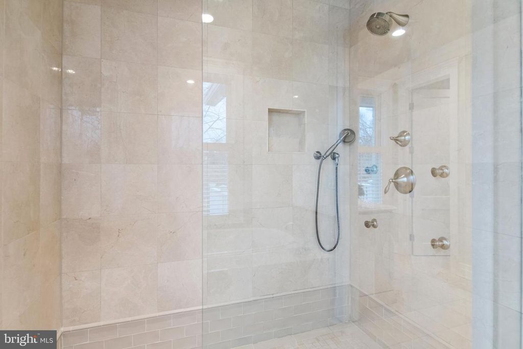 Image 48 of property listing at 906 CREEK DR, Annapolis, MD 21403