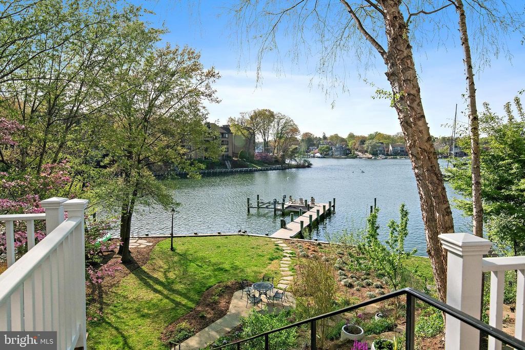 Image 5 of property listing at 906 CREEK DR, Annapolis, MD 21403
