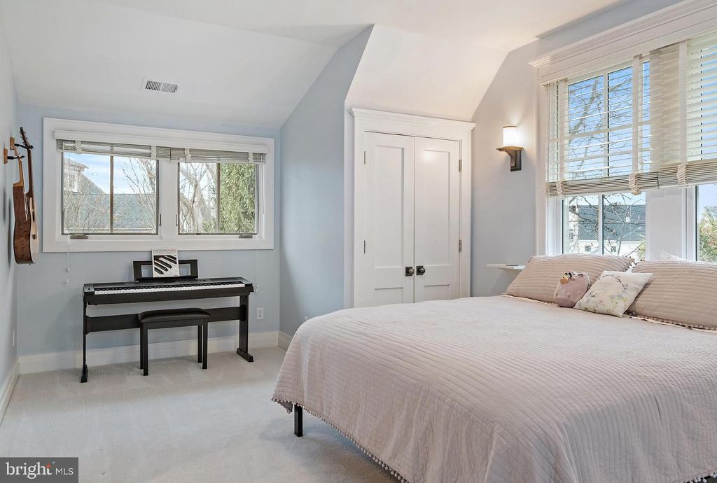 Image 55 of property listing at 906 CREEK DR, Annapolis, MD 21403