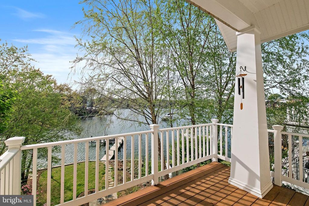 Image 6 of property listing at 906 CREEK DR, Annapolis, MD 21403