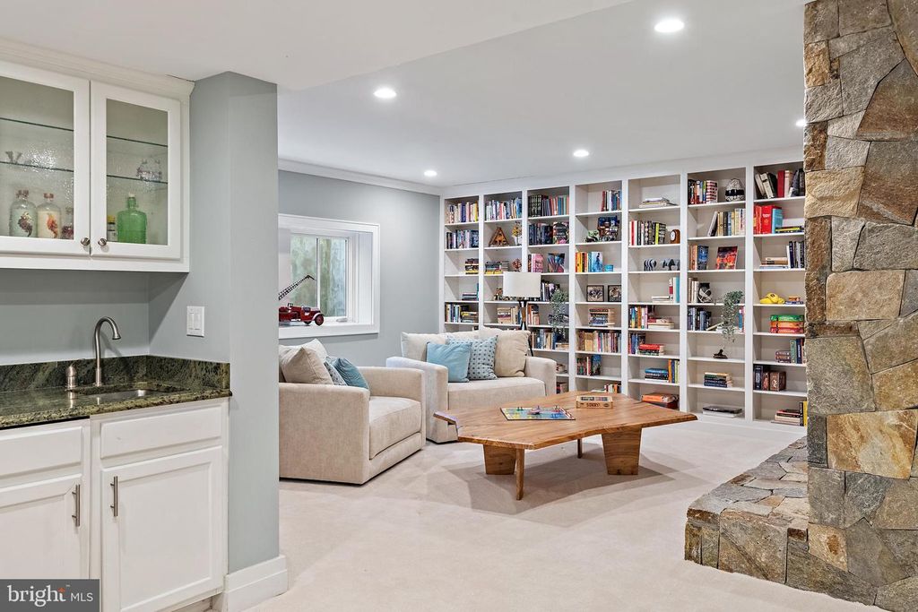 Image 61 of property listing at 906 CREEK DR, Annapolis, MD 21403