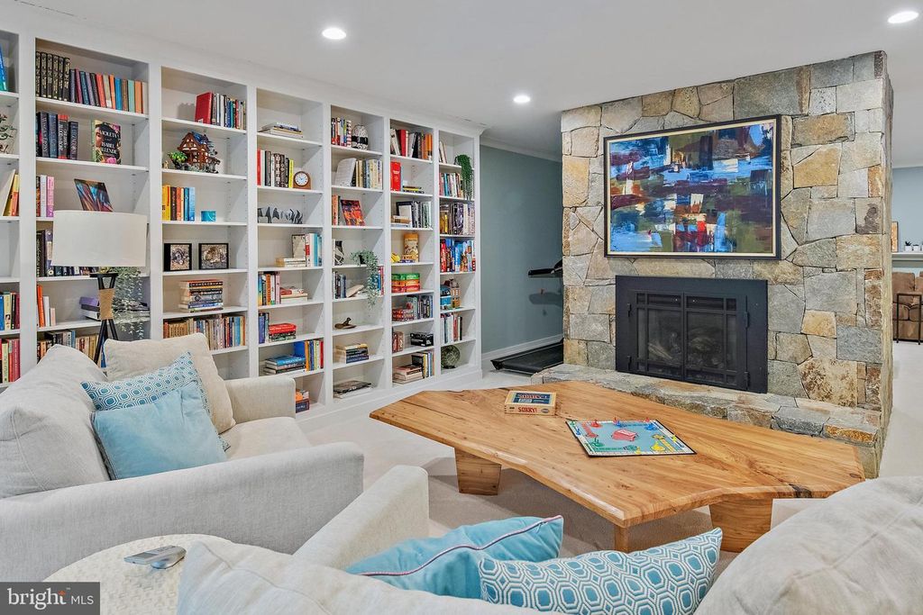 Image 62 of property listing at 906 CREEK DR, Annapolis, MD 21403