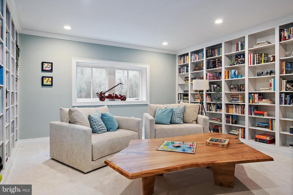 Image 63 of property listing at 906 CREEK DR, Annapolis, MD 21403