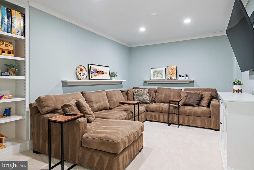 Image 65 of property listing at 906 CREEK DR, Annapolis, MD 21403