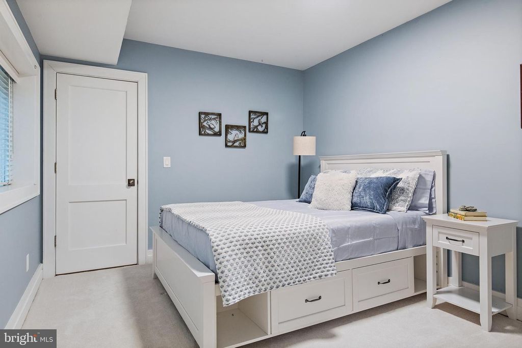 Image 69 of property listing at 906 CREEK DR, Annapolis, MD 21403