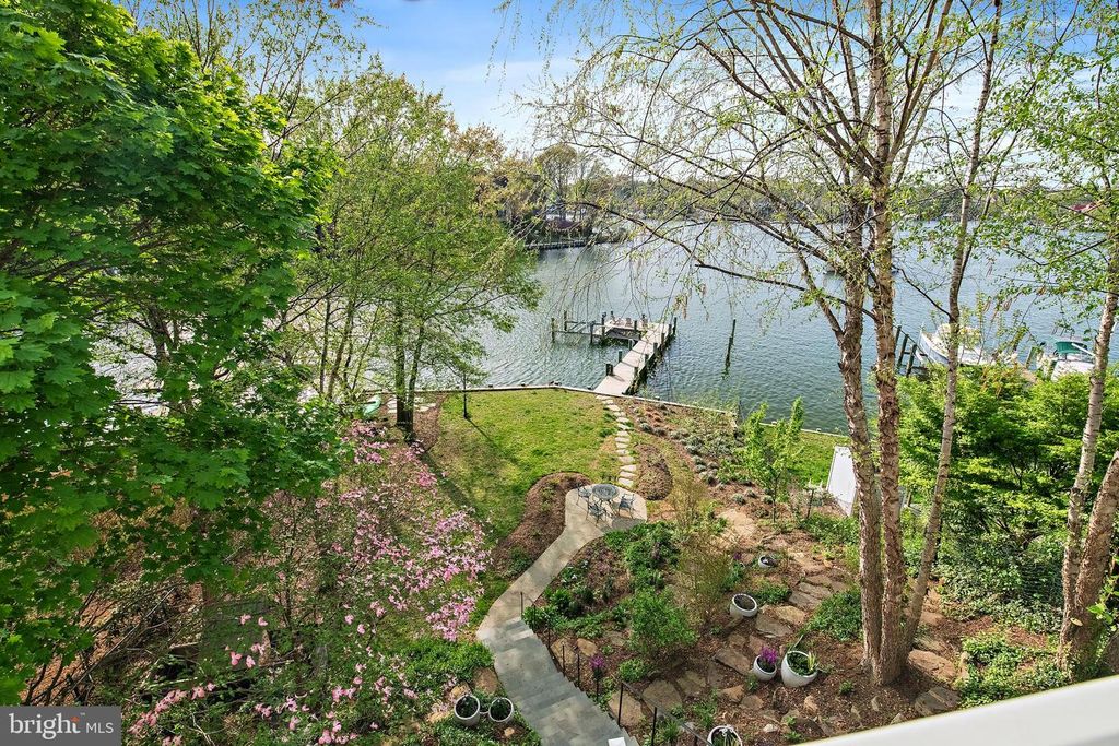 Image 78 of property listing at 906 CREEK DR, Annapolis, MD 21403