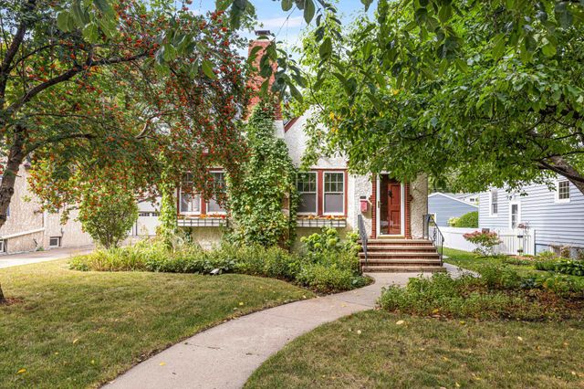 1322 3rd Street N, Fargo, ND 58102