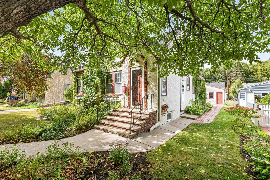 1322 3rd Street N, Fargo, ND 58102