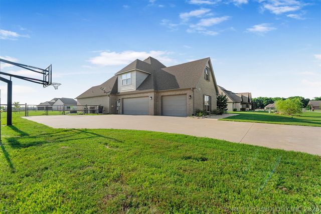8220 N 154th Avenue E, Owasso, OK 74055