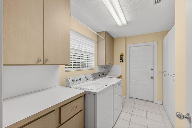 8323 Old Forest Road, Palm Beach Gardens, FL 33410