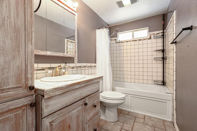 5980 Pony Express Trl, Pollock Pines, CA 95726