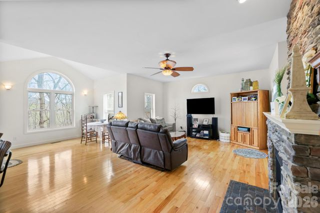 11 Starlight Drive, Black Mountain, NC 28711
