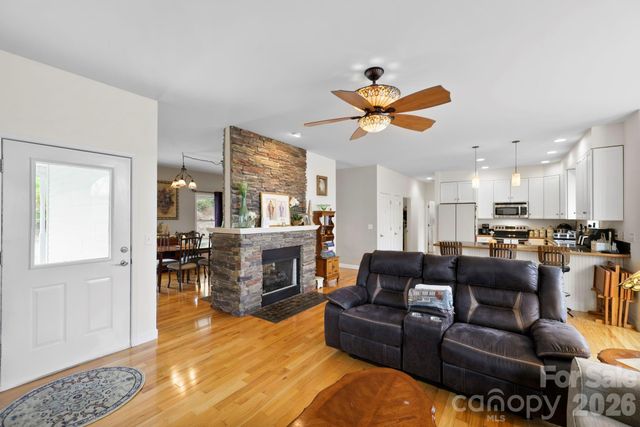 11 Starlight Drive, Black Mountain, NC 28711